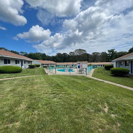 Captain'S Lodge Motel Gloucester Bagian luar foto