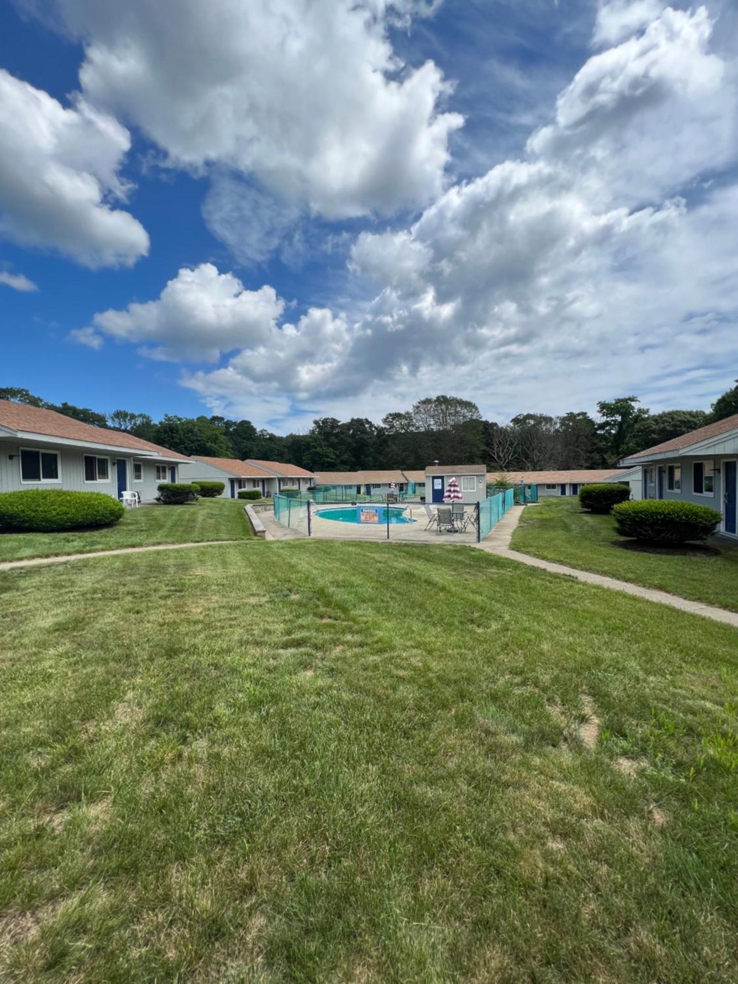 Captain'S Lodge Motel Gloucester Bagian luar foto