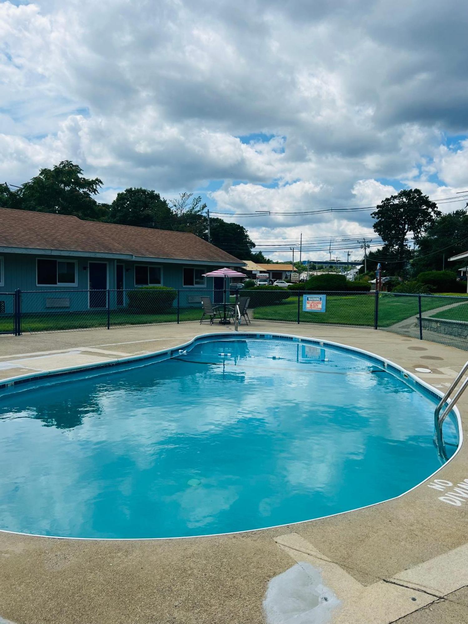 Captain'S Lodge Motel Gloucester Bagian luar foto
